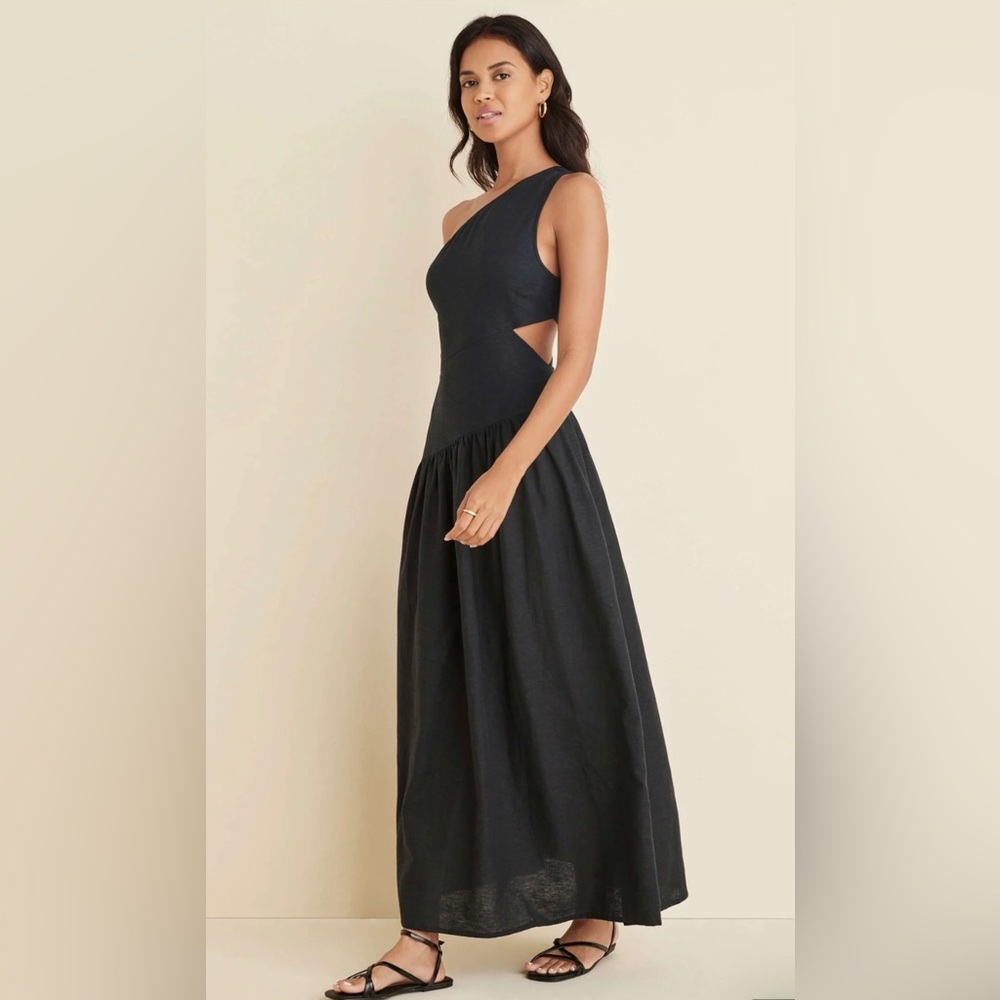 VENUS One-Shoulder Black Maxi Dress with Side Cutout